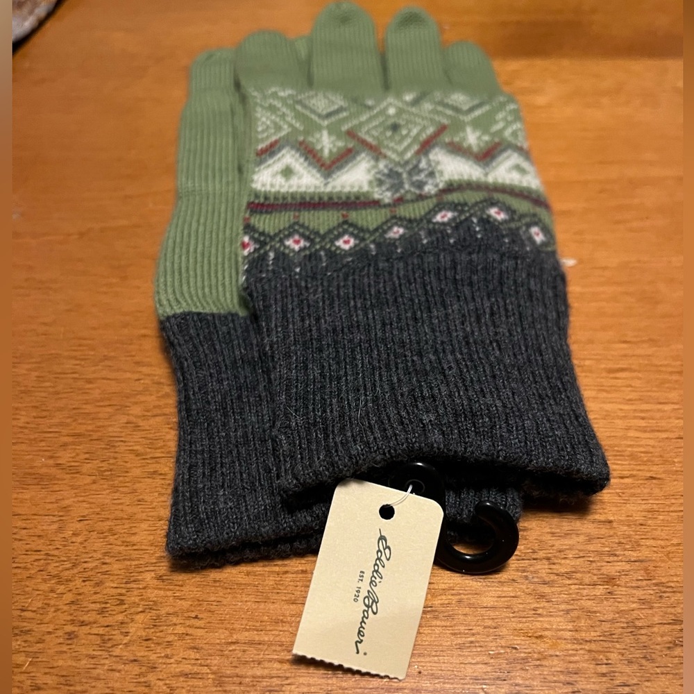 New with tags! Eddie Bauer 💯 % Merino wool gloves 🧤.